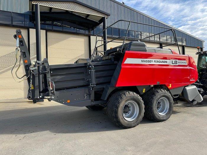 Photo 2. Massey Ferguson Lb 2234Xdtc