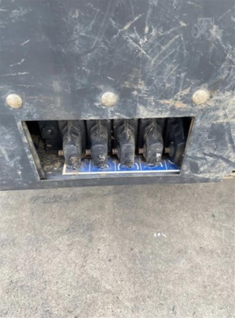 Photo 2. Kuhn VBP2265 round baler