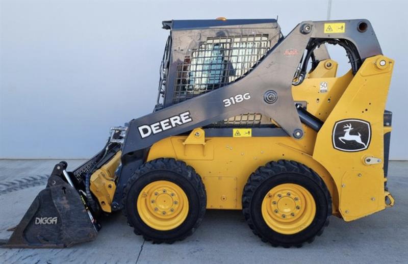 Photo 2. John Deere 318G skid steer loader