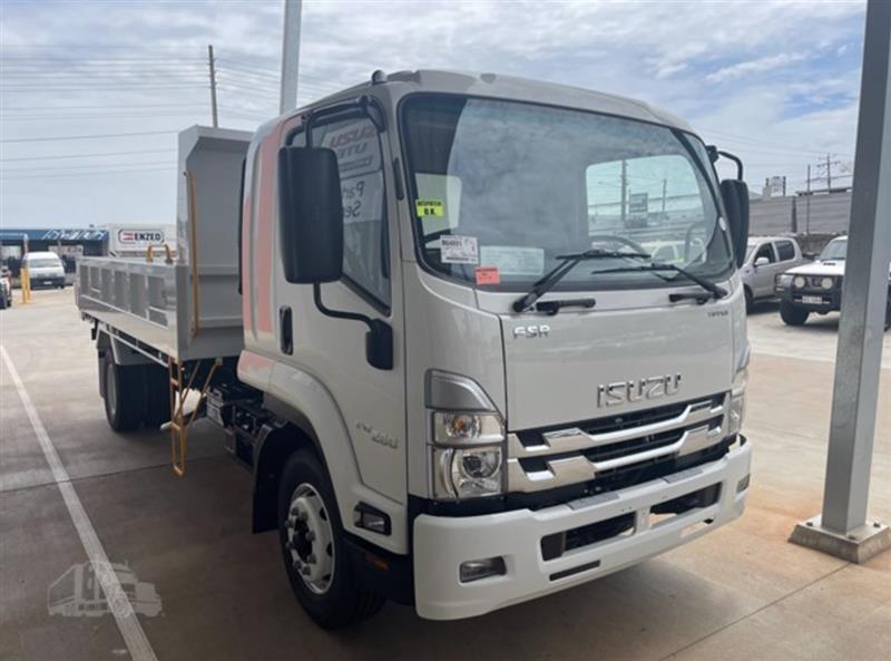 Photo 2. Isuzu FSR 140-260 truck