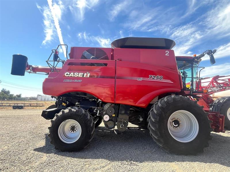 Photo 2. CASE IH 7250