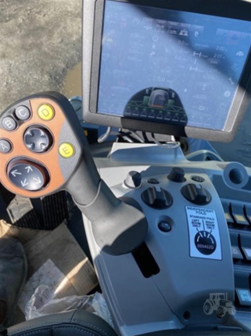 Photo 2. Househam Harrier 4000 self propelled sprayer