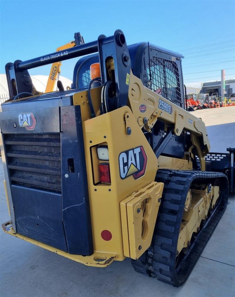 Photo 2. Caterpillar 259D3 skid steer loader