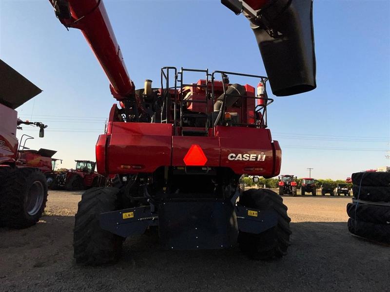 Photo 2. CASE IH CASE COMBINE 7250