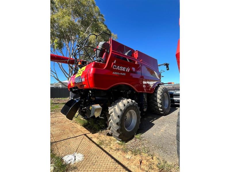 Photo 2. CASE IH 8250