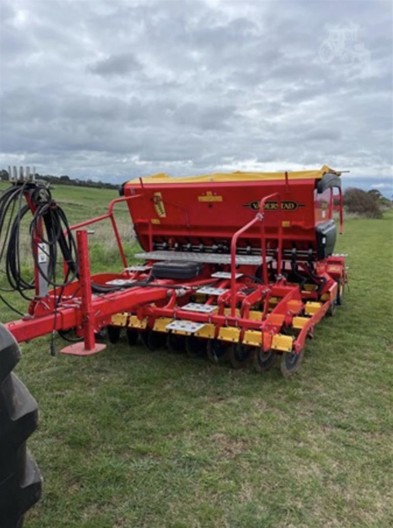 Photo 2. Vaderstad RD300C airseeder