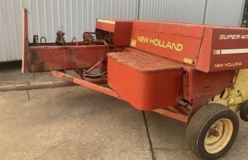 Photo 2. New Holland Super 417 square baler