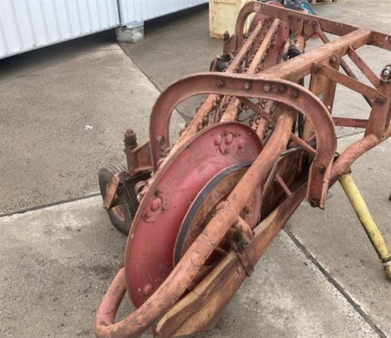 Photo 2. Massey Ferguson 25 hay rake