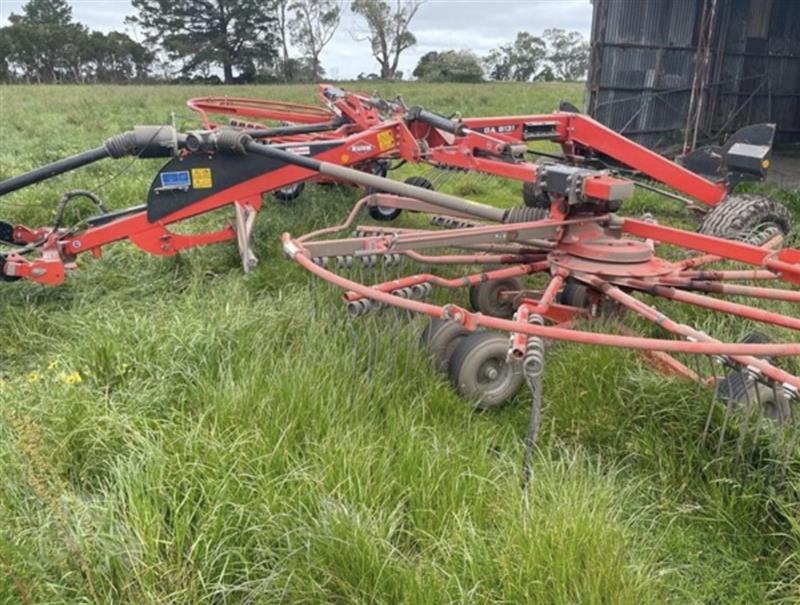 Photo 2. Kuhn GA8131 hay rake