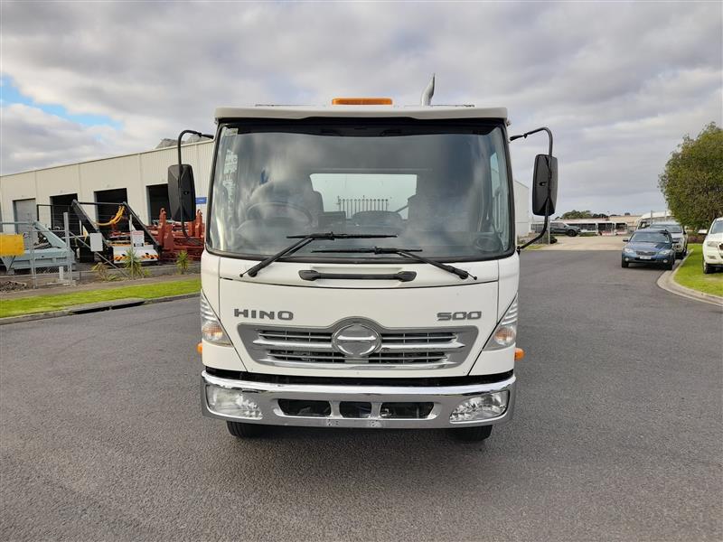 Photo 2. Hino FD 1018 Tipper