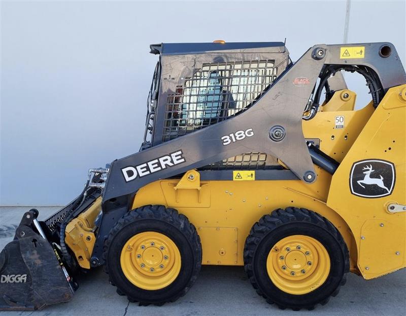 Photo 2. John Deere 318G skid steer loader