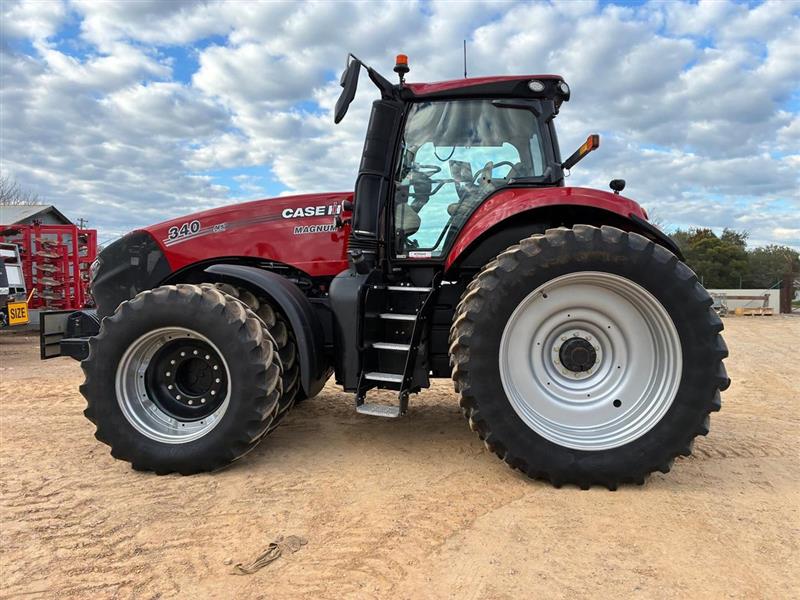 Photo 2. CASE IH 340 Magnum tractor