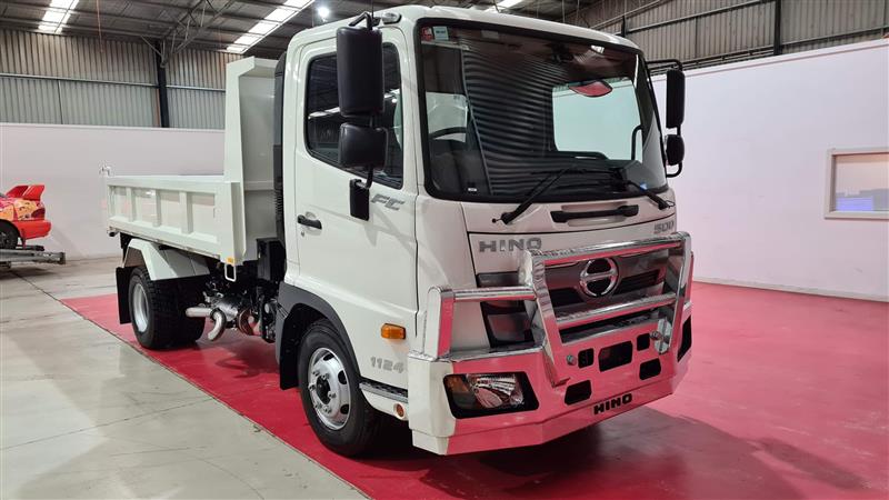 Photo 2. Hino FC 1124 Tipper