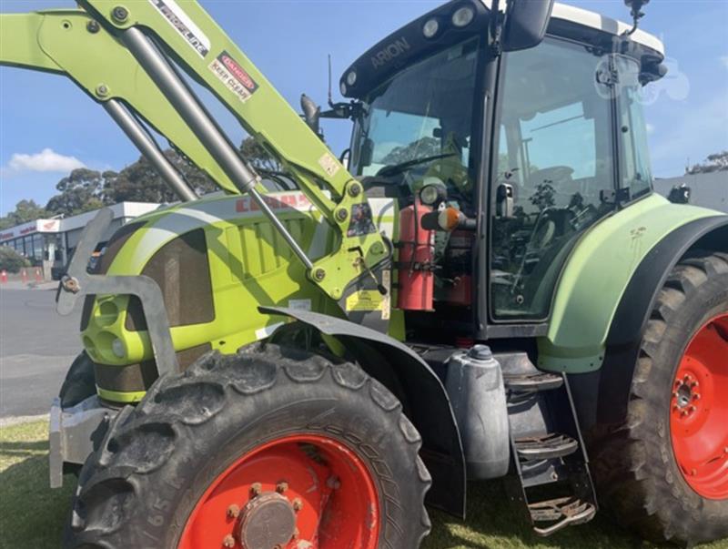 Photo 2. Claas Arion 510 tractor