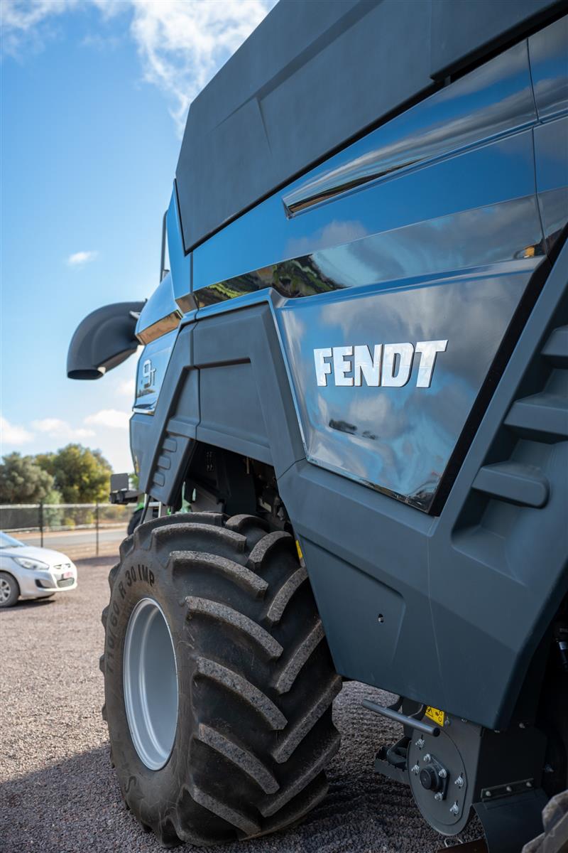 Photo 2. Fendt IDEAL 9T Gen 3 Combine harvester