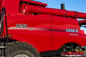 Photo 2. CASE IH 9250 combine harvester and CASE IH DXRC40 front