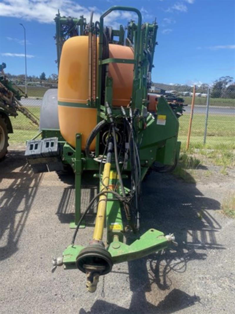 Photo 2. Amazone UG 3000 Nova boom sprayer