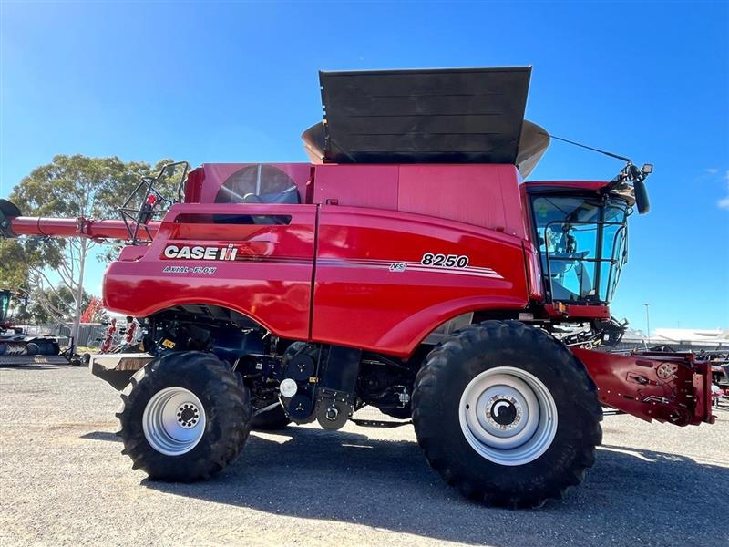 Photo 2. 2021 CASE IH 8250 