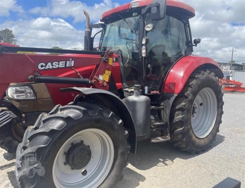 Photo 2. Case IH Maxxum 140 tractor