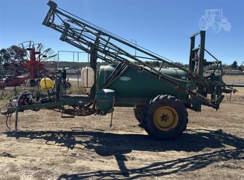 Photo 2. Goldacres Compact 2521 boom sprayer
