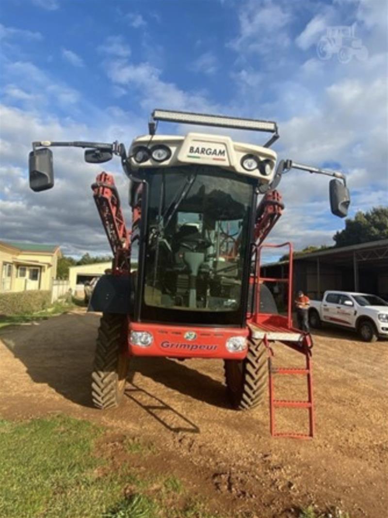 Photo 2. Bargam Grimpeur-J MC4000 self propelled sprayer