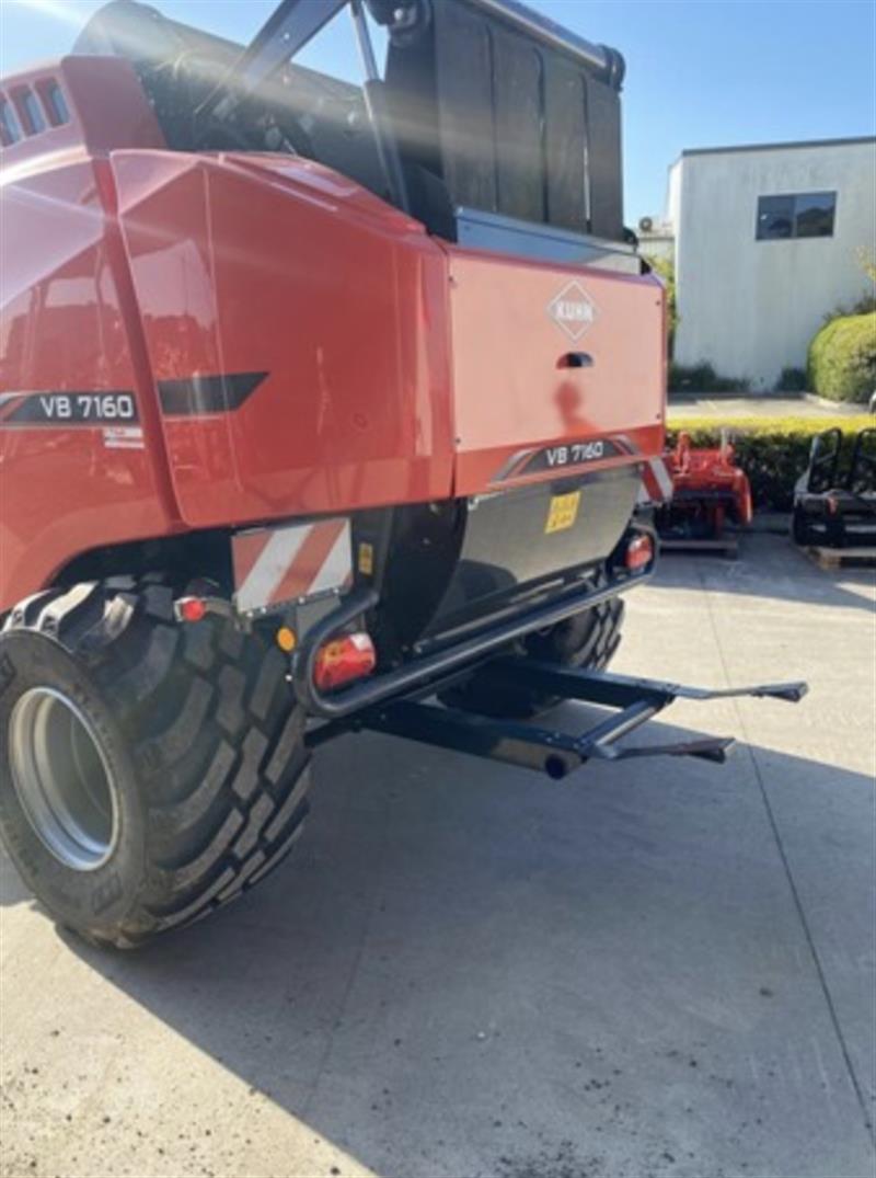 Photo 2. Kuhn VB7160 round baler