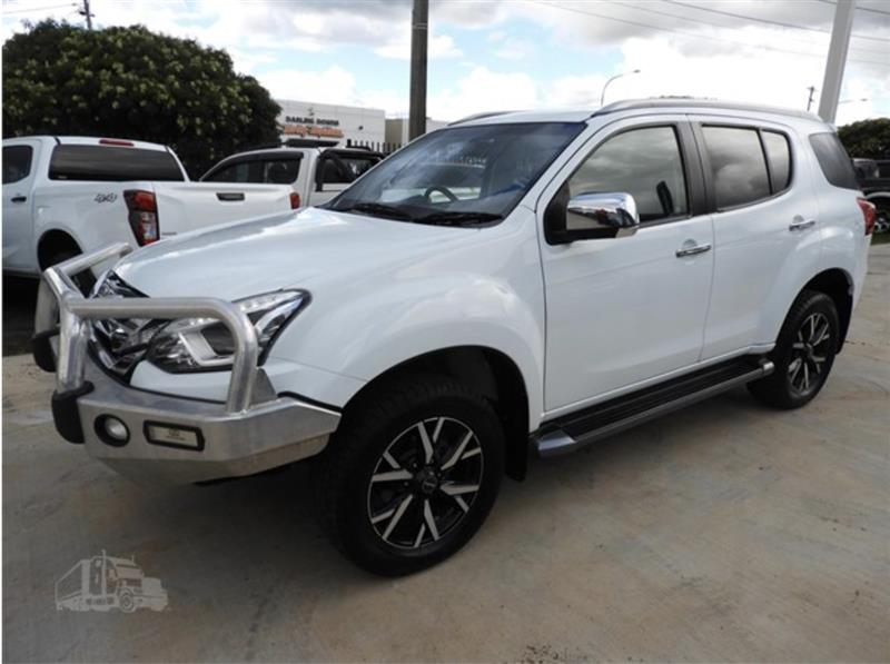 Photo 2. Isuzu MU-X suv