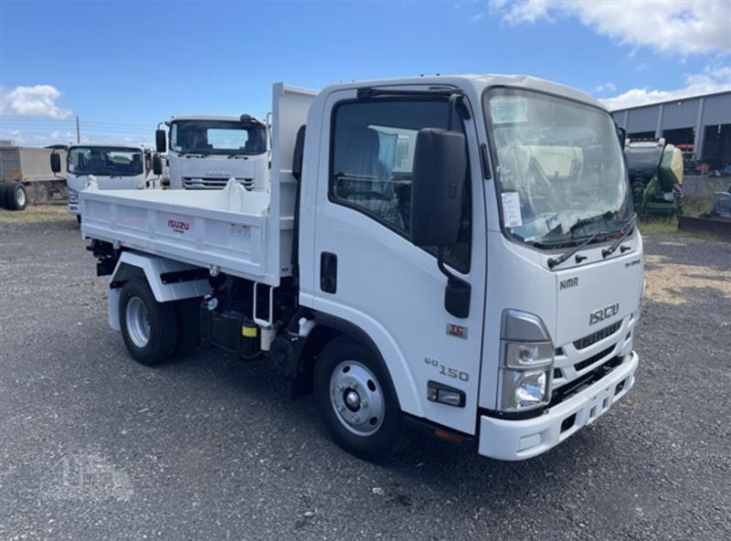 Photo 2. Isuzu NMR45-150 truck