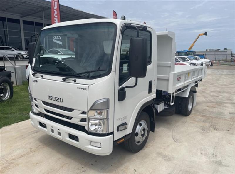 Photo 2. Isuzu NPR75-190 truck