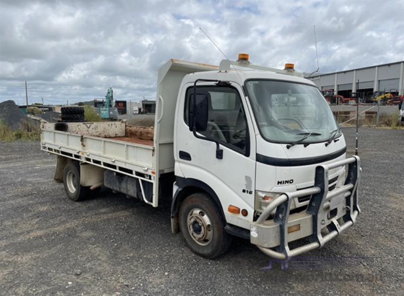 Photo 2. Hino 300 Series 816 Tipper truck