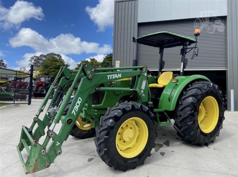 Photo 2. John Deere 5075E tractor