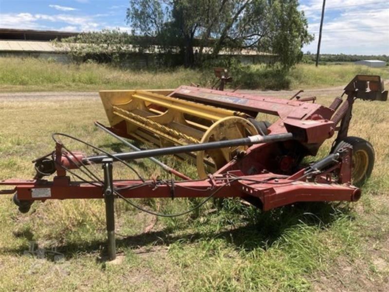 Photo 2. New Holland 488 mower conditioner