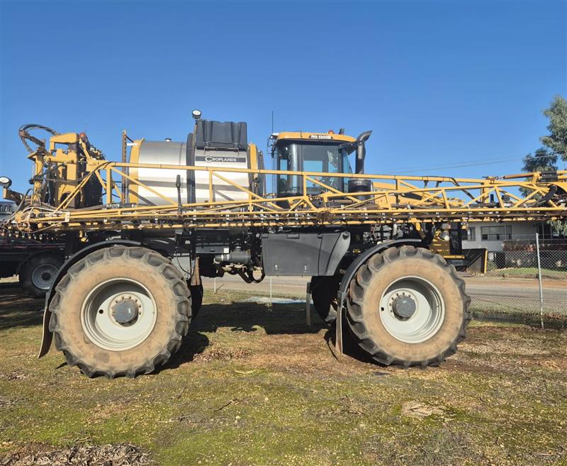 Photo 2. Croplands Rogator 1300B self propelled sprayer