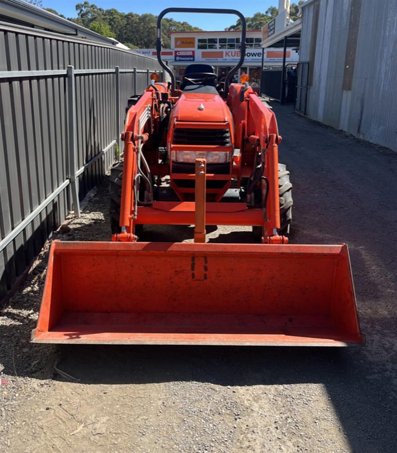 Photo 2. Kubota L5030D tractor