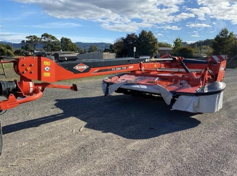 Photo 2. Kuhn FC3561TCR windrower