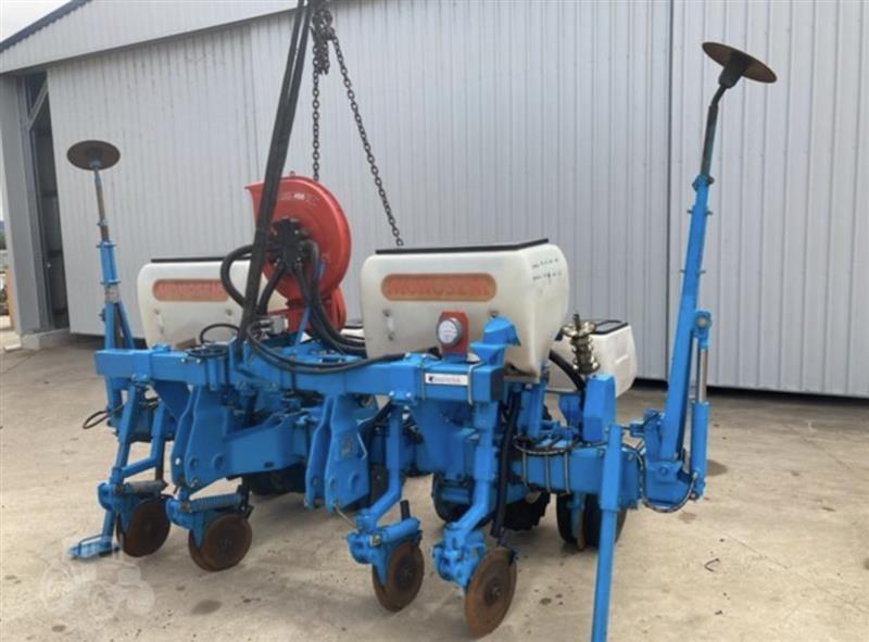 Photo 2. Monosem NG Plus 4 airseeder