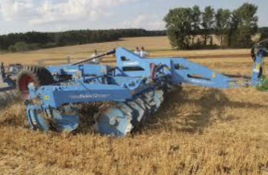 Photo 2. Lemken Rubin 12 compact disc airseeder