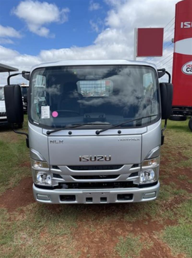 Photo 2. Isuzu NLR45-150 truck