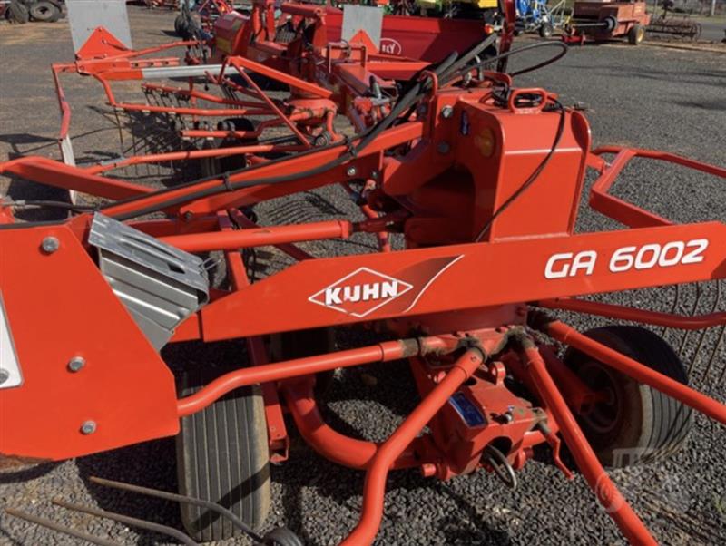 Photo 2. Kuhn GA6002 rake