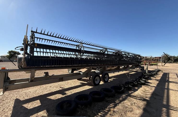 Photo 2. MacDon FD145 harvester front