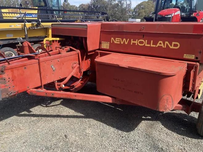 Photo 2. New Holland Super 417 small square baler