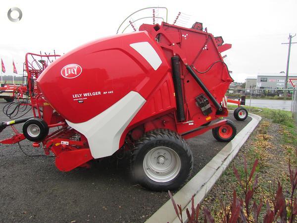 Photo 2. Lely-Welger RP 445 round baler