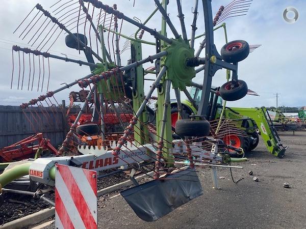 Photo 2. CLAAS liner 2700 hay rake