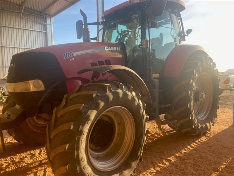 Photo 2. Case IH Puma 180 CVT tractor