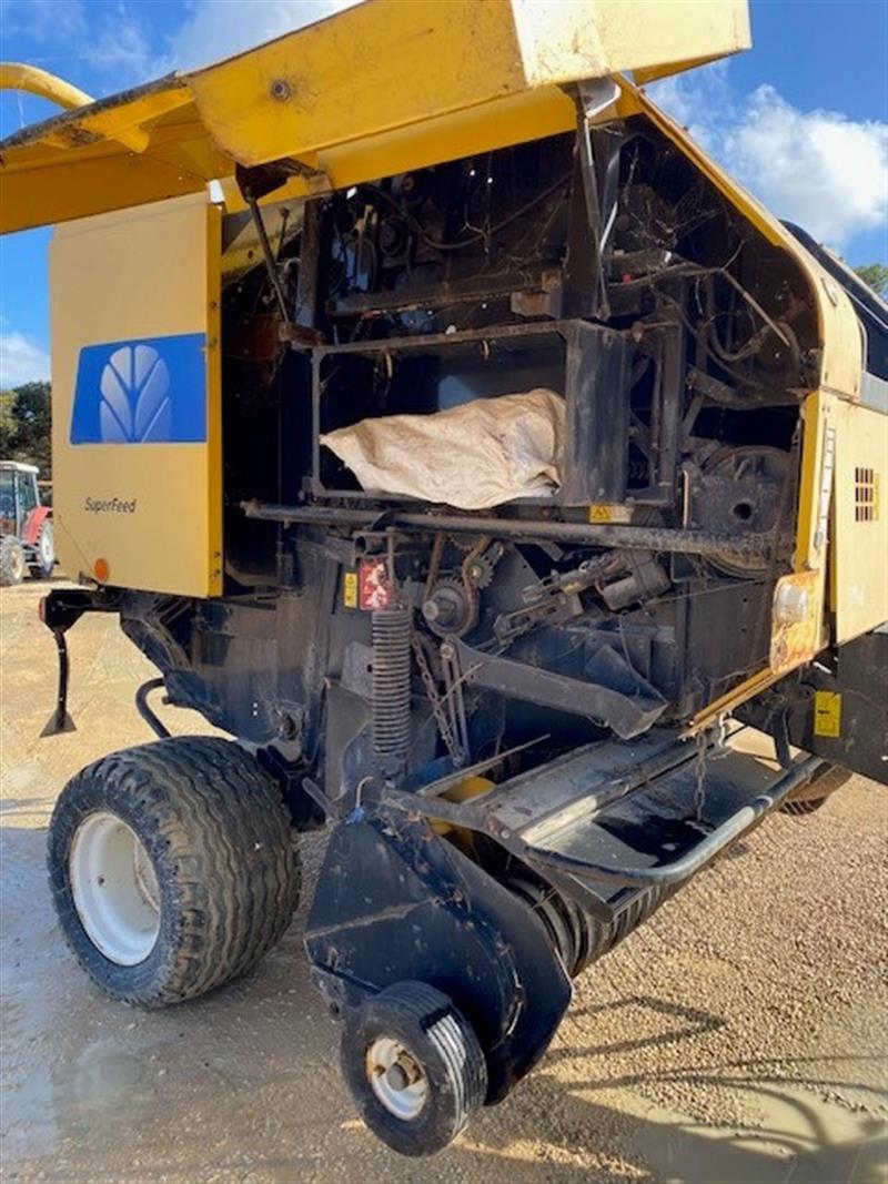Photo 3. New Holland BR740A round baler
