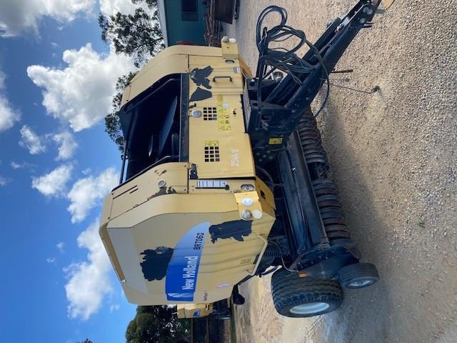 Photo 2. New Holland BR70 round baler