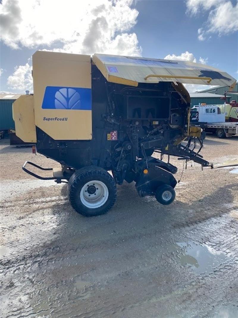 Photo 3. New Holland BR70 round baler