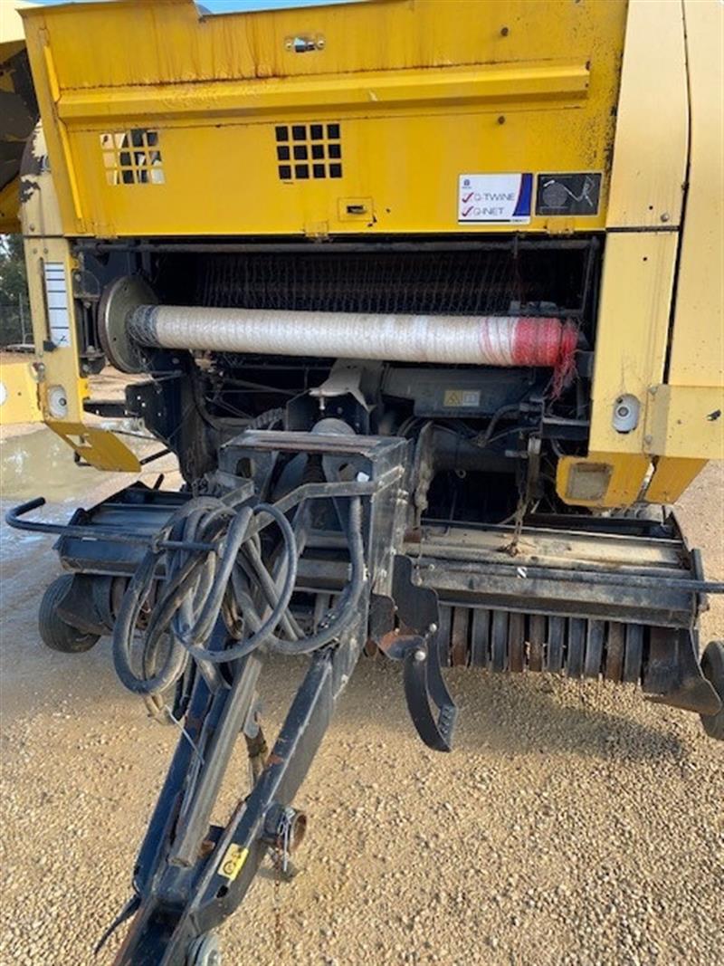 Photo 4. New Holland BR70 round baler