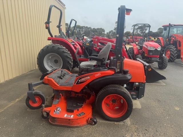 Photo 5. Kubota ZD1221L-72-au zero turn mower