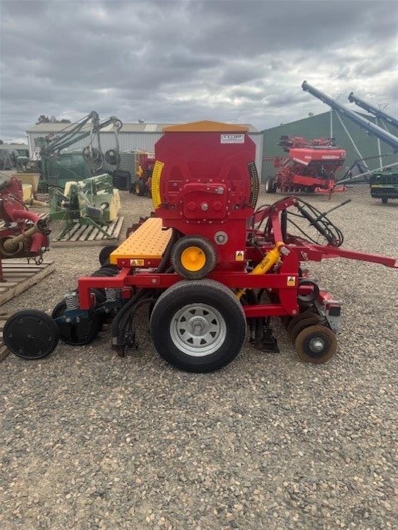 Photo 3. Duncan ECO 18 run airseeder